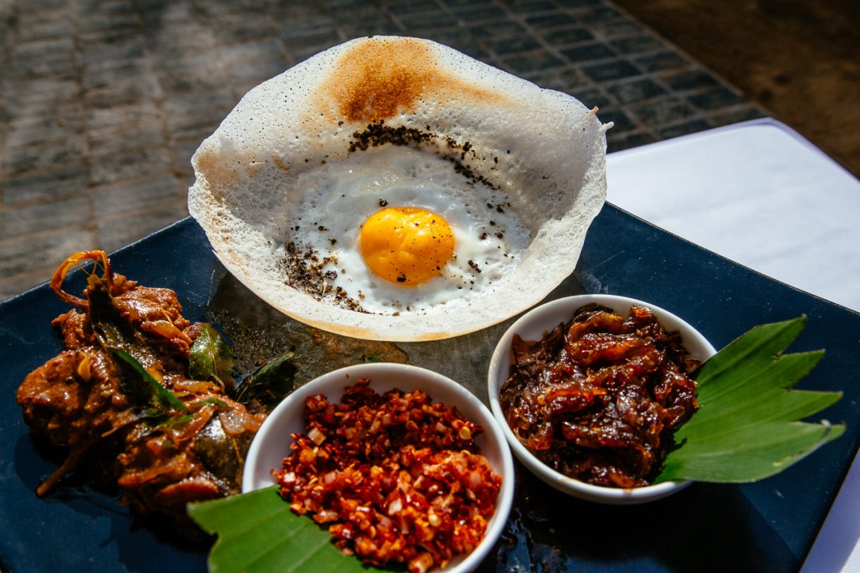 1 Egg Hopper,3Plain Hopper with Chicken Curry & Lunumiris